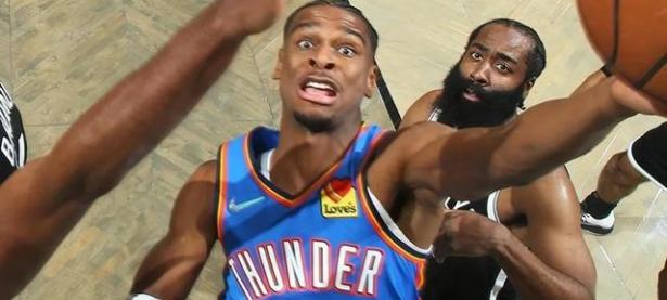 开云体育官网入口-圣诞节前后篮球迷们共同庆祝