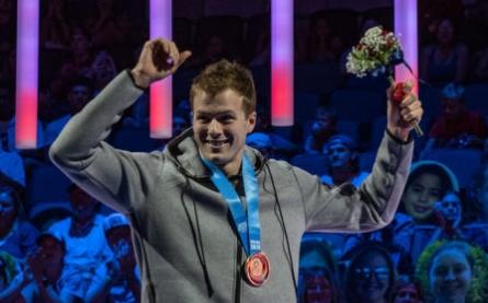 开云体育官网入口-芬兰选手在比赛中表现出非凡的技巧