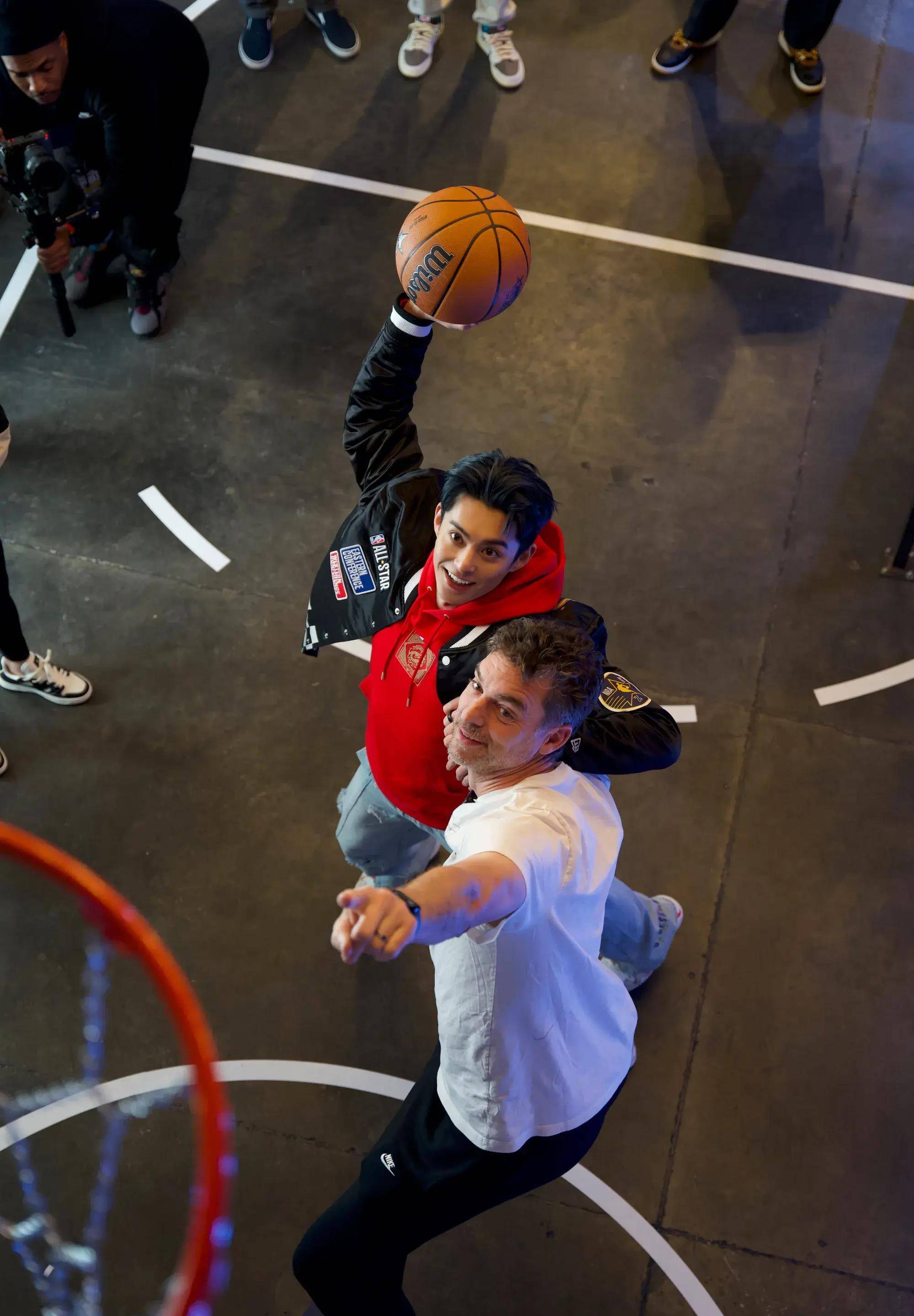 球员推销个人购物品,受球迷欢迎购买 球员推销个人购物品,受球迷欢迎购买