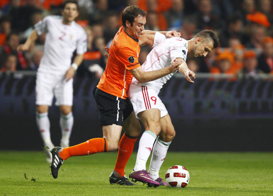 荷兰队在比赛中取得胜利,引发热议和讨论 荷兰队在比赛中取得胜利,引发热议和讨论