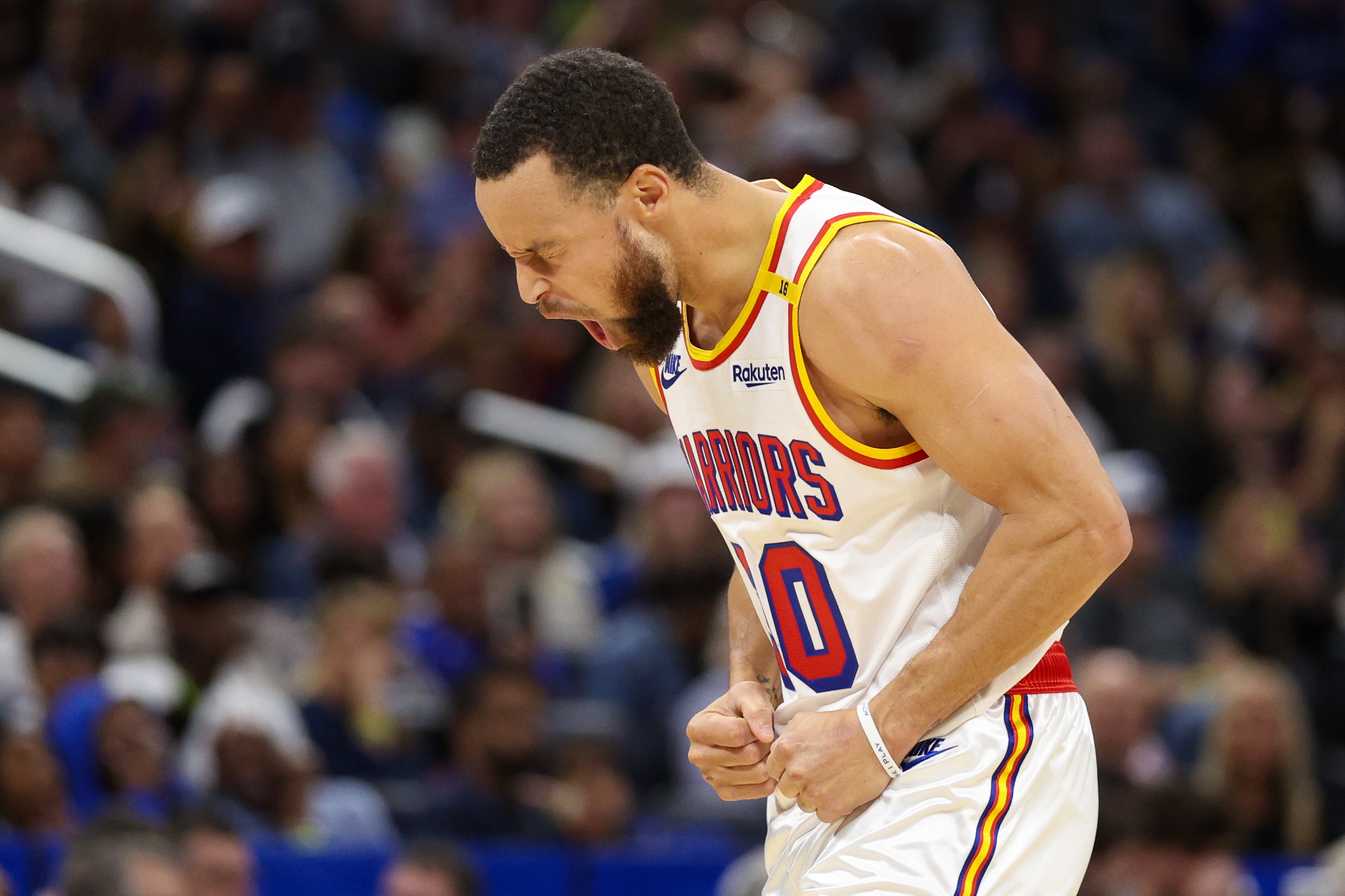 关于勇士客场力克猛龙,取得胜利的信息 关于勇士客场力克猛龙,取得胜利的信息