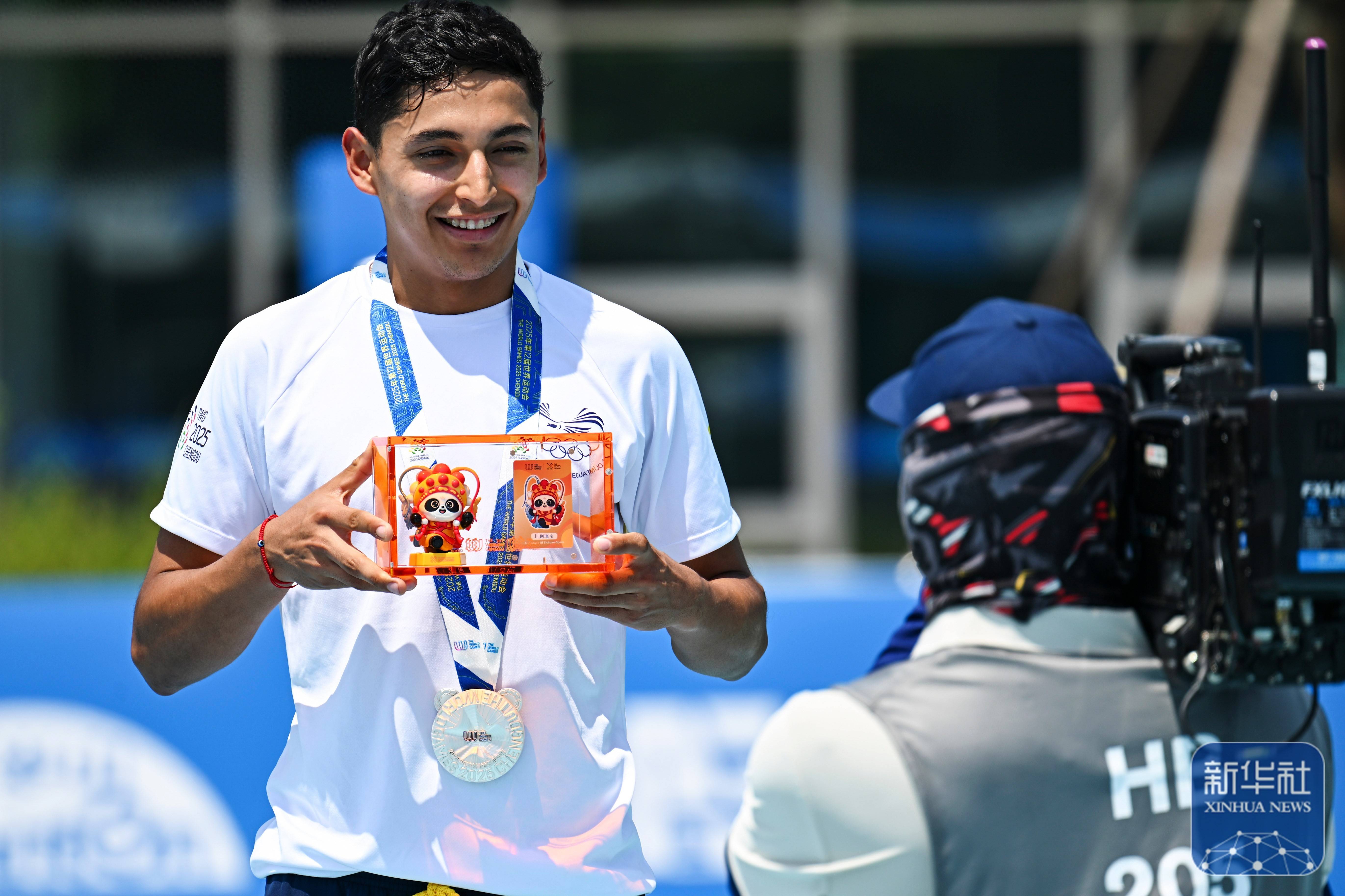 哥伦比亚队在比赛中苦战取胜 哥伦比亚队在比赛中苦战取胜