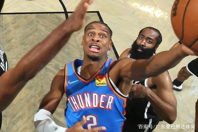 圣诞节前后篮球迷们共同庆祝 圣诞节前后篮球迷们共同庆祝