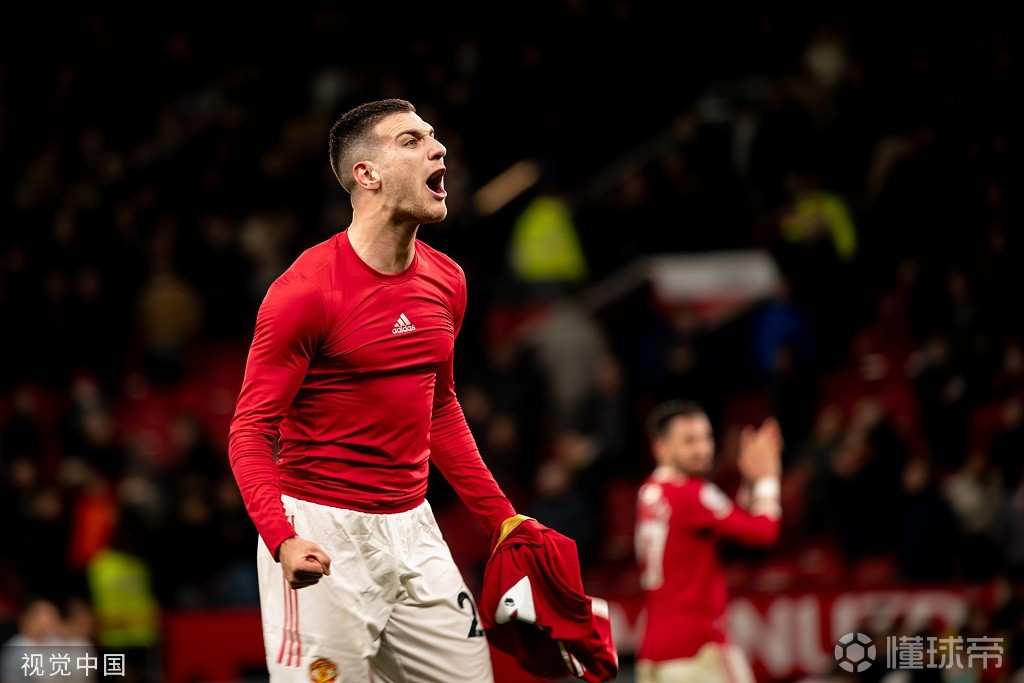 佛罗伦萨官方宣布续约多名球员合同的简单介绍 佛罗伦萨官方宣布续约多名球员合同的简单介绍