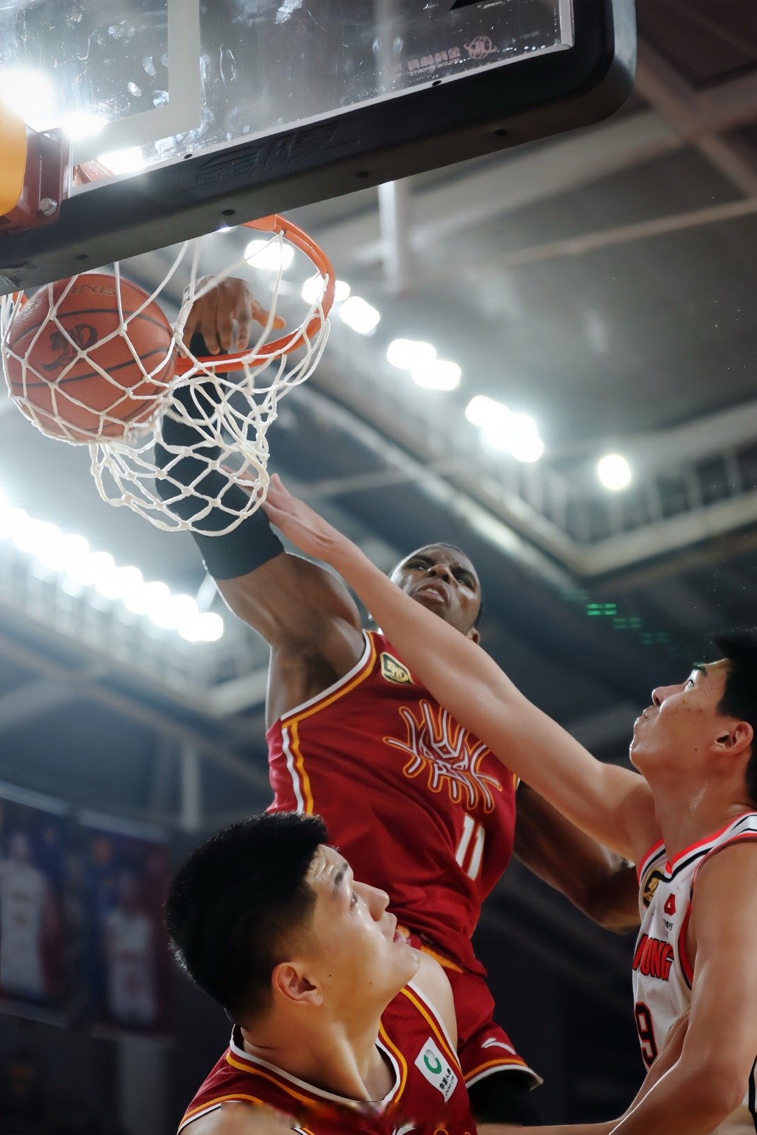 山西队在比赛中奋勇拼搏,最终获得比赛胜利 山西队在比赛中奋勇拼搏,最终获得比赛胜利