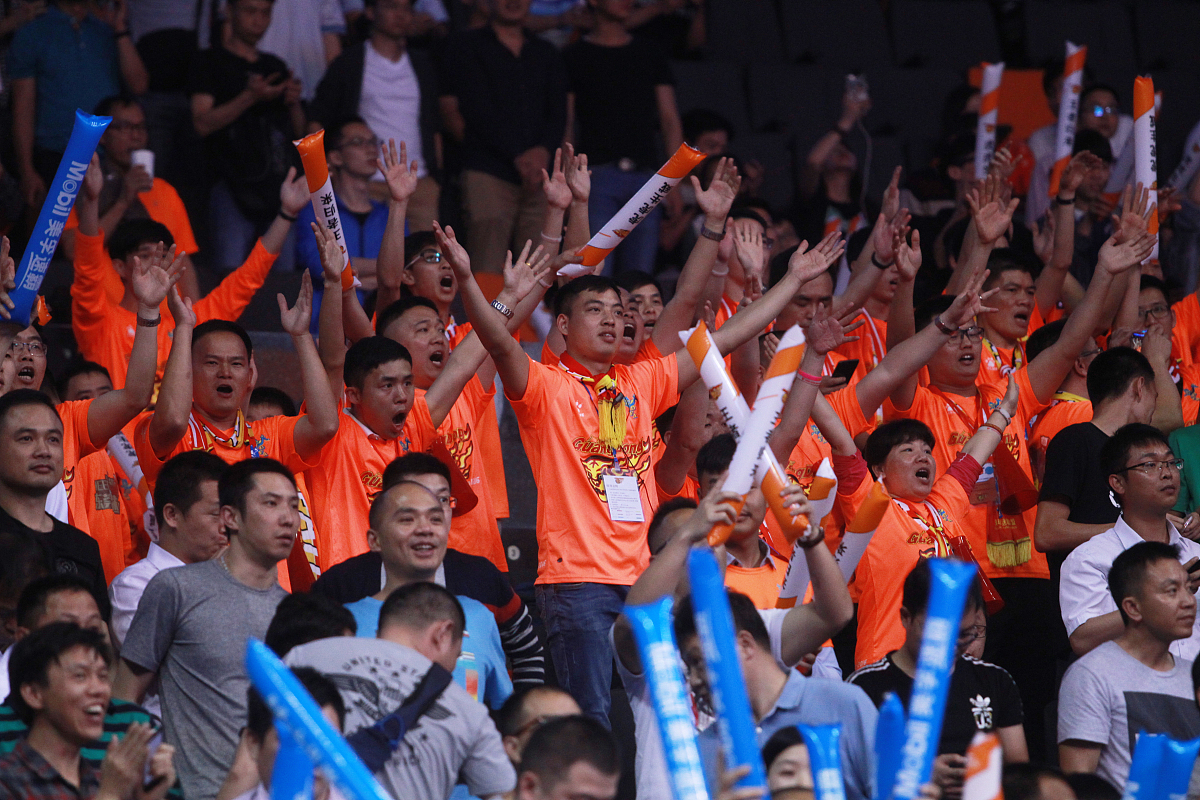 包含胜负交织的赛场上,球员们的斗志在燃烧的词条 包含胜负交织的赛场上,球员们的斗志在燃烧的词条